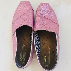 Women’s Sparkling Pink Toms Size 8